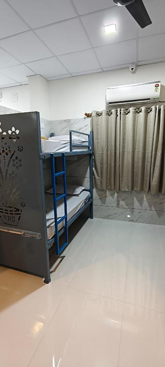 V R S Luxury Ac Dormitory Mysore Exterior foto